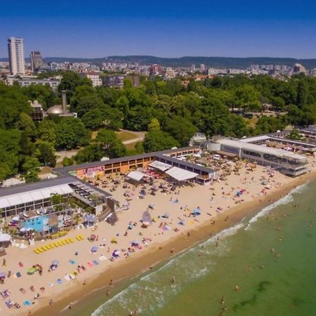 Modern Bright Apartment Close To City Center And Grand Mall Varna Buitenkant foto