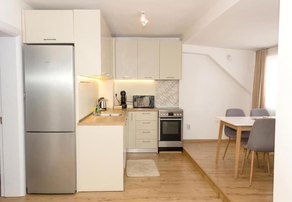 Modern Bright Apartment Close To City Center And Grand Mall Varna Buitenkant foto