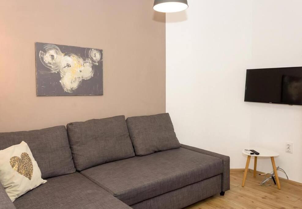 Modern Bright Apartment Close To City Center And Grand Mall Varna Buitenkant foto