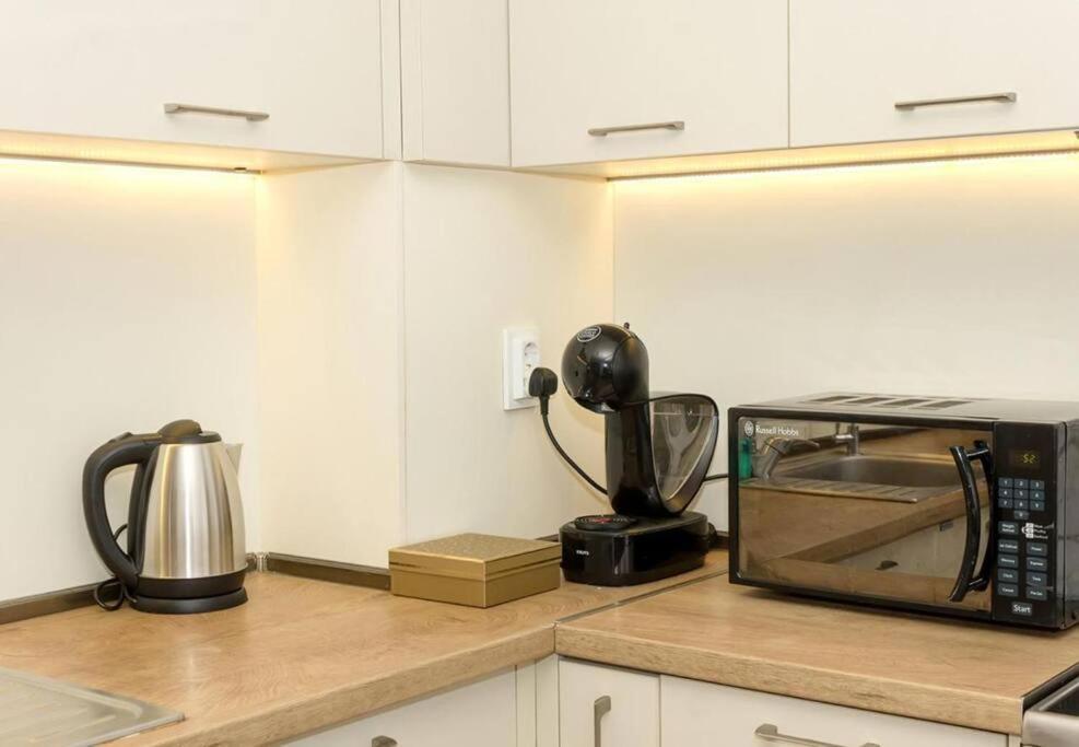 Modern Bright Apartment Close To City Center And Grand Mall Varna Buitenkant foto