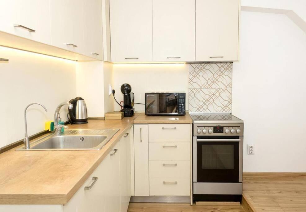 Modern Bright Apartment Close To City Center And Grand Mall Varna Buitenkant foto