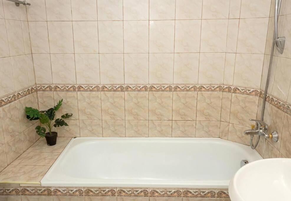 Modern Bright Apartment Close To City Center And Grand Mall Varna Buitenkant foto