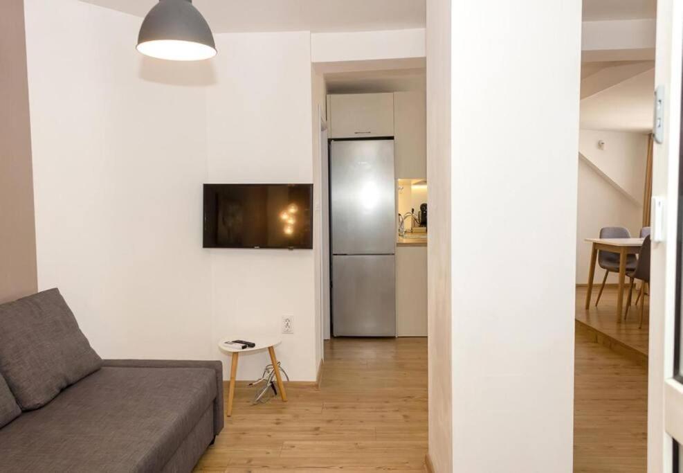 Modern Bright Apartment Close To City Center And Grand Mall Varna Buitenkant foto