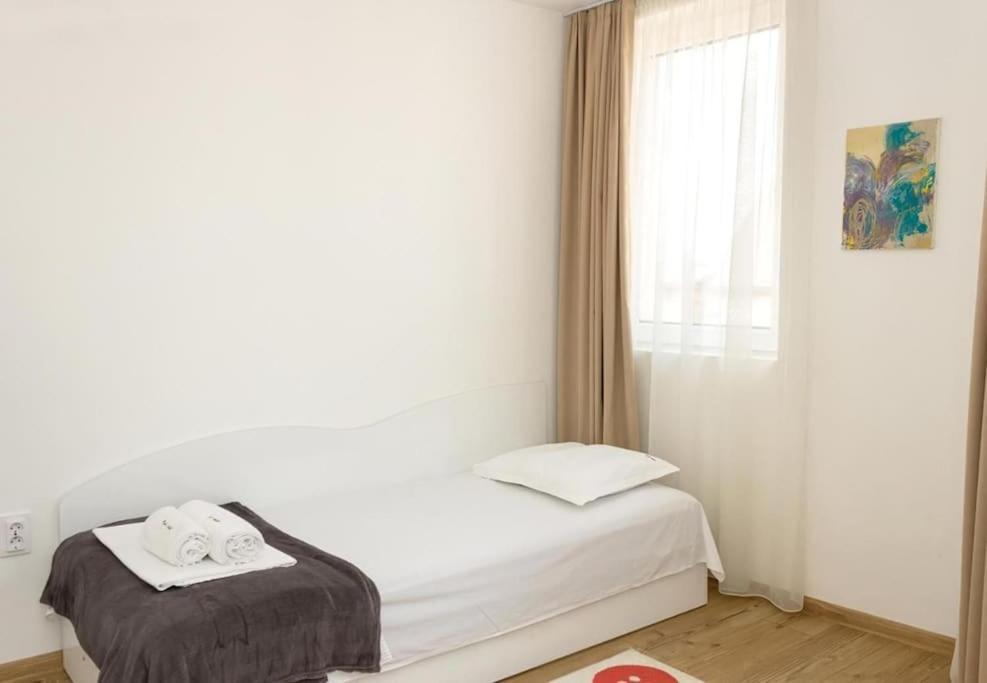 Modern Bright Apartment Close To City Center And Grand Mall Varna Buitenkant foto