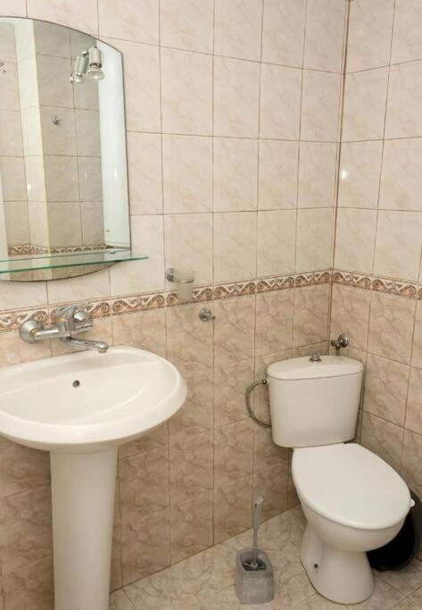 Modern Bright Apartment Close To City Center And Grand Mall Varna Buitenkant foto