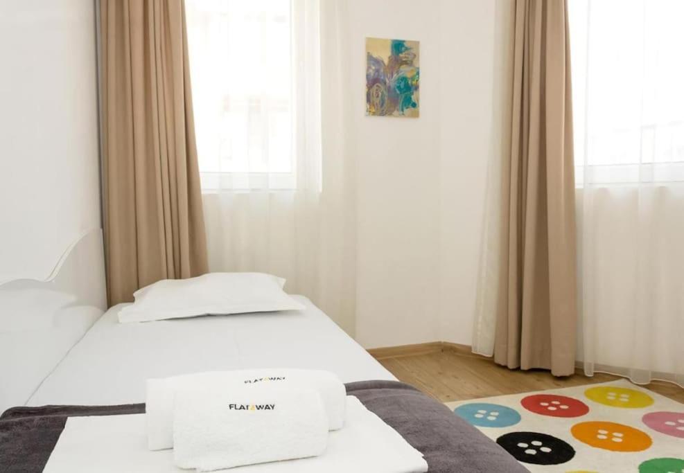 Modern Bright Apartment Close To City Center And Grand Mall Varna Buitenkant foto