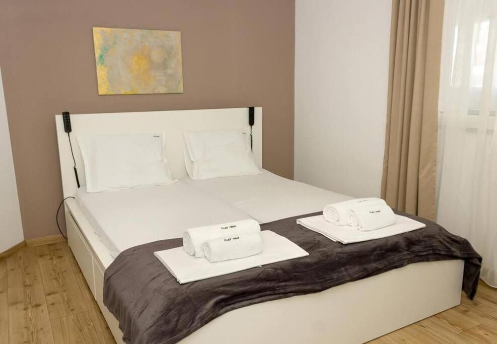 Modern Bright Apartment Close To City Center And Grand Mall Varna Buitenkant foto